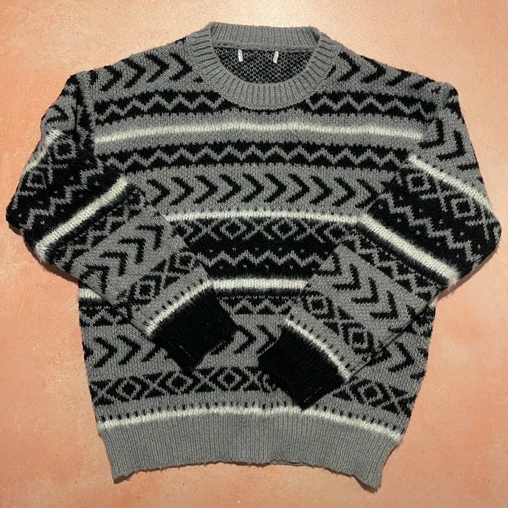 Black White & Grey Vintage Tribal Print Knit Crewneck Pullover Sweater XS-S